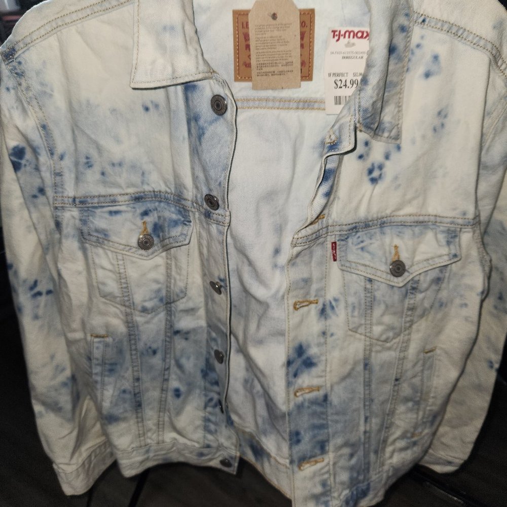 Stonewashed levi jean jacket  black leather jacket